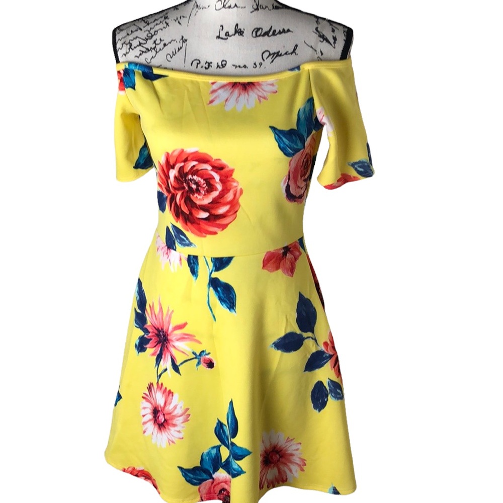 Floral Off Shoulder Cold Shoulder Skater Dress Women’s Size M